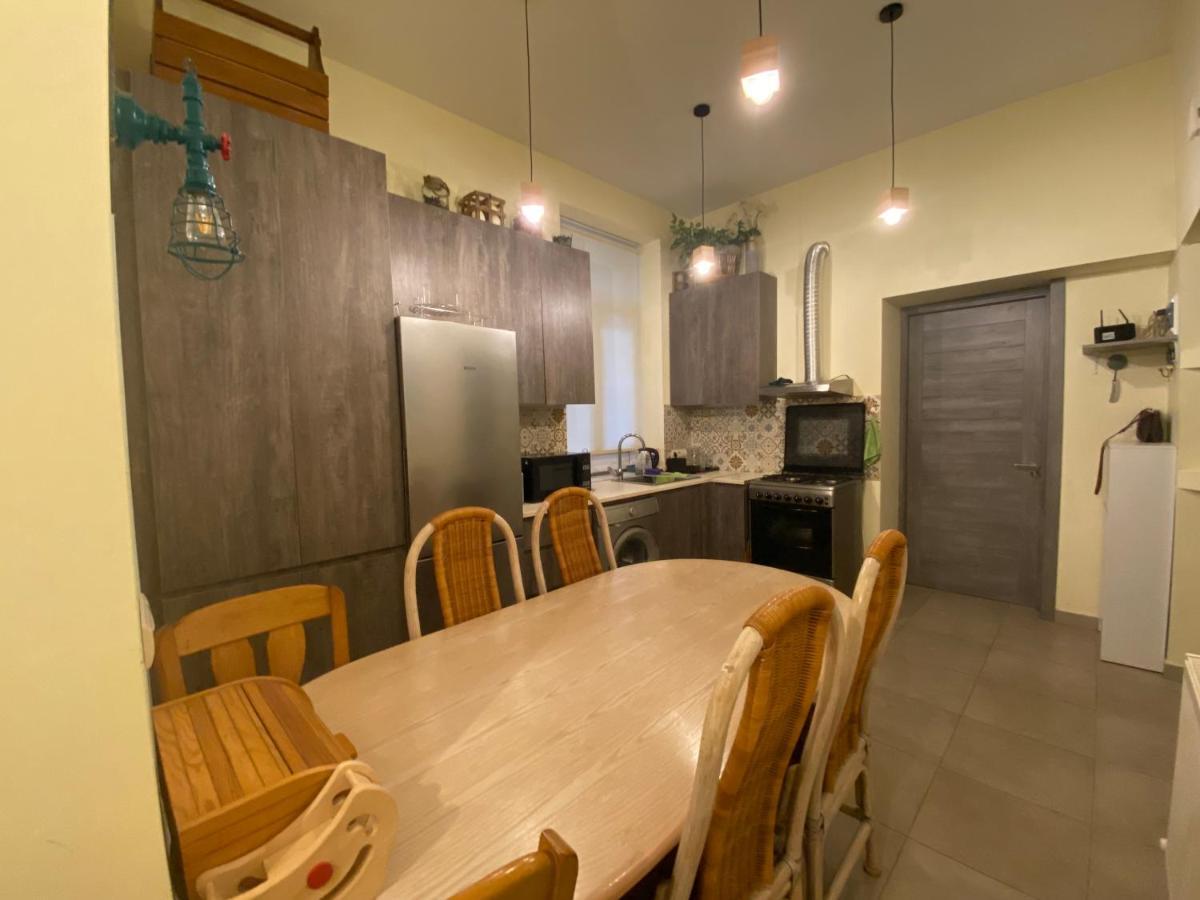 טביליסי Nice Loft On Uznadze Street מראה חיצוני תמונה